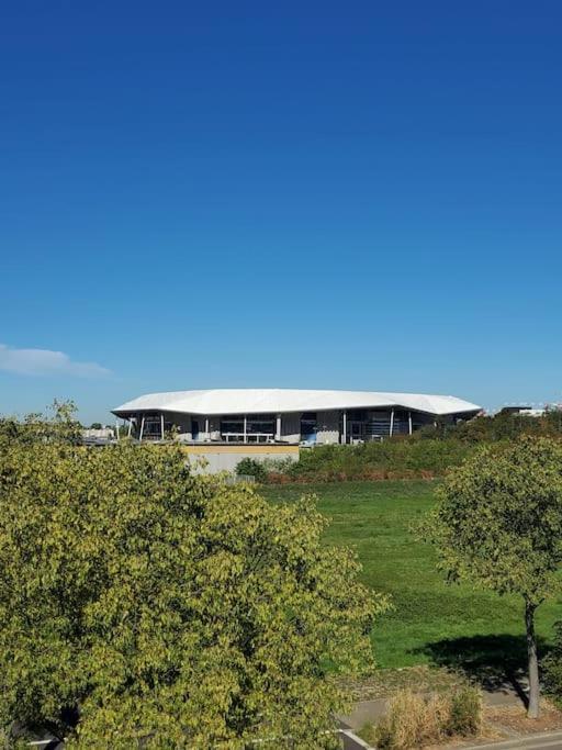 T4 Terrasse Et Box - Groupama Stadium-Eurexpo-Lyon Meyzieu Exteriör bild
